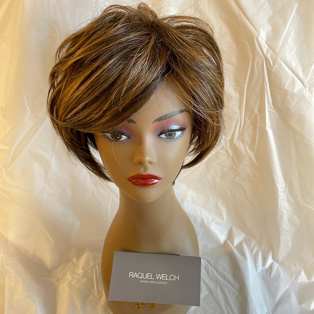 Raquel Welch On Your Game Wig NWT